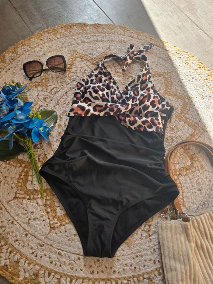 Maillot de bain léopard taille M neuf