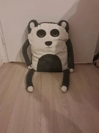 Coussin panda en peluche