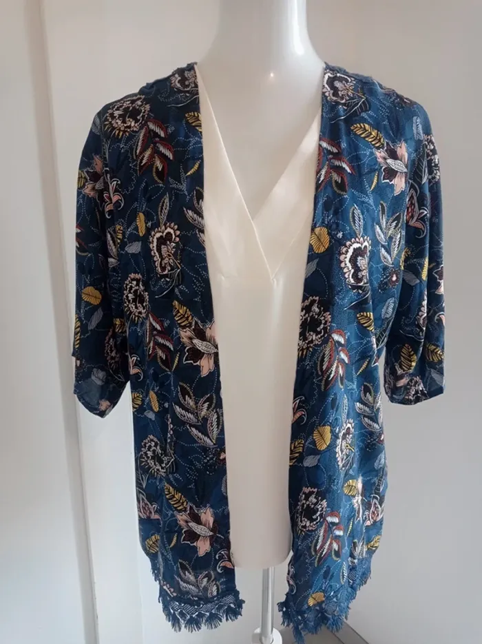 Gilet kimono bleu motif fantaisie fleurs avec broderie au dos T.S/M Gémo