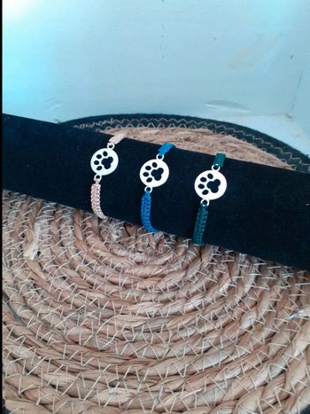 Bracelet  macramé breloque  patte  de  chien n°2