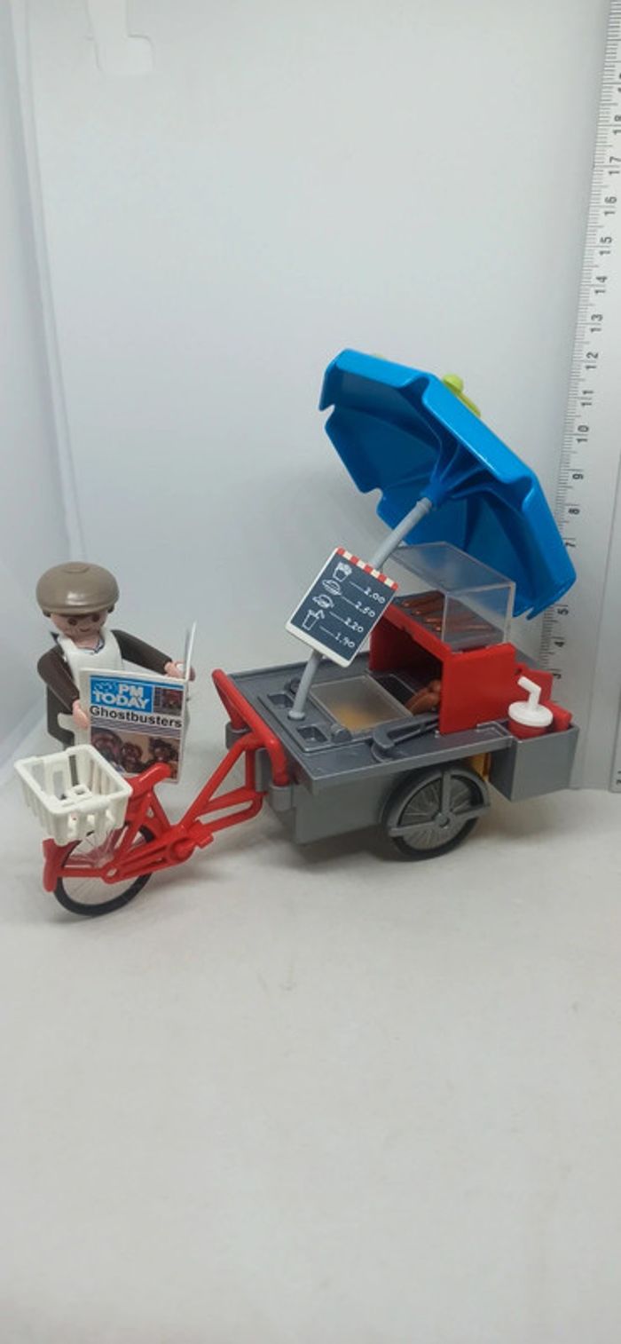 Vendeur de hot-dog avec journal ghostbuster playmobil