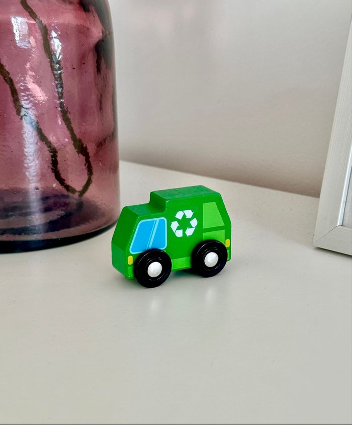 💜 Voiture verte en bois recyclage 💜 - photo numéro 3