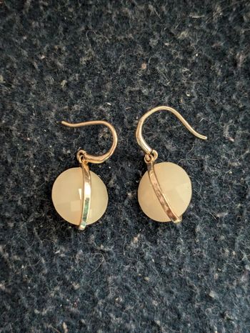 Boucles d'oreilles crèmes et dorées