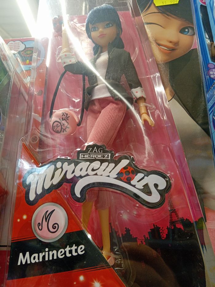 Poupée  miraculous neuve
