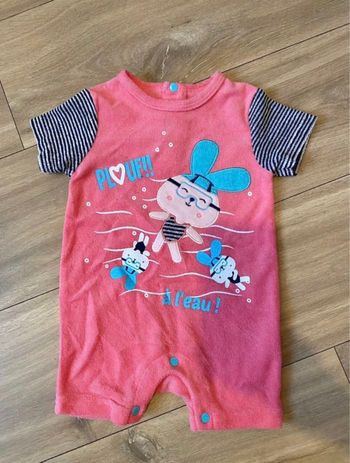 Maillot de bain 9 mois  neuf