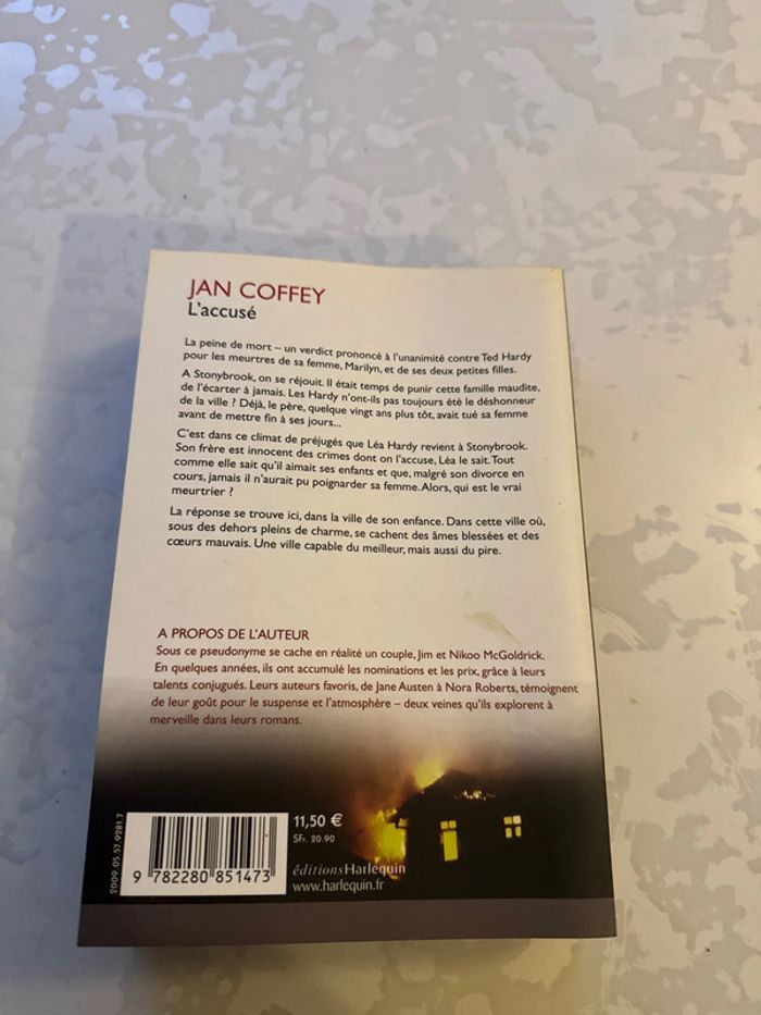 Livre l’accusé - jan coffey - photo numéro 3
