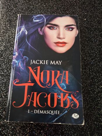 Livre de poche Nora jacobs tome 1