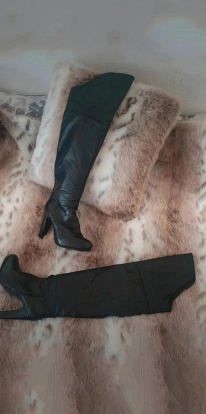 Cuissardes en cuir noir à talons Texto