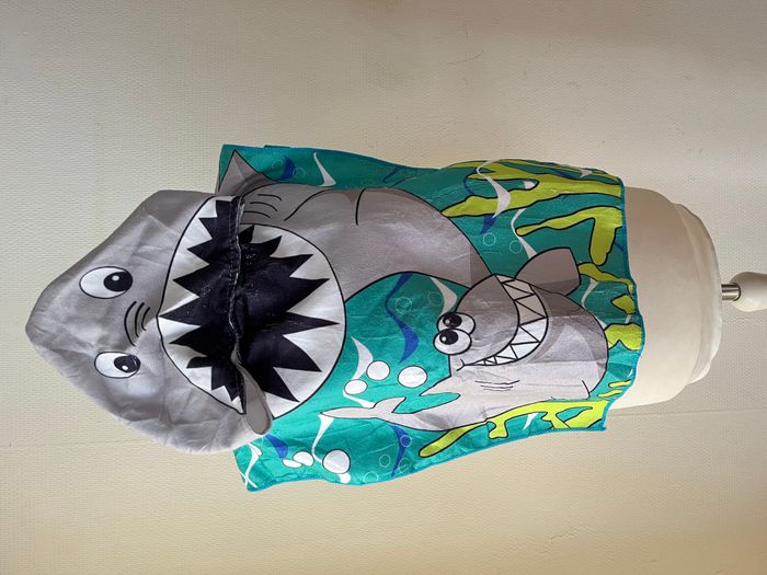 Cape de bain, serviette à capuche requin