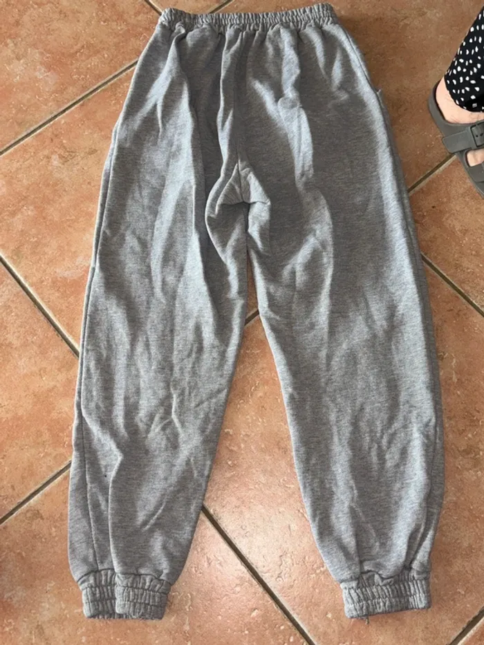 Jogging gris - photo numéro 3