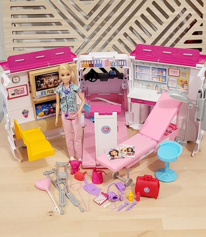 Ambulance Barbie + Barbie infirmière - photo numéro 2