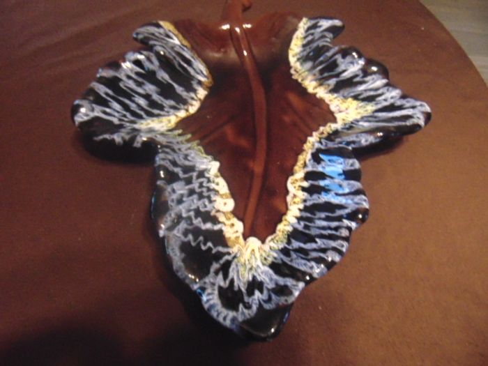 Plat / coupelle Vallauris vintage en forme de feuille - photo numéro 4