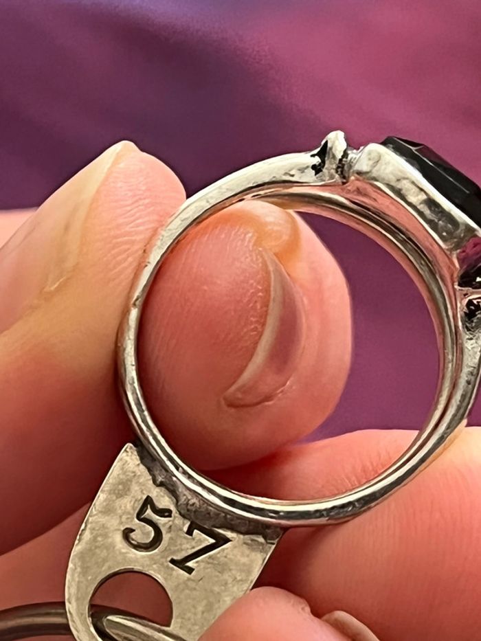Belle bague en métal argenté avec pierre noire T. 57 femme TBE - photo numéro 11