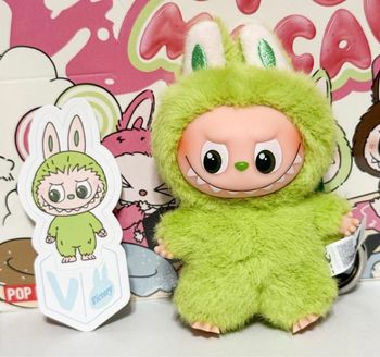 Labubu pin for love lettre V