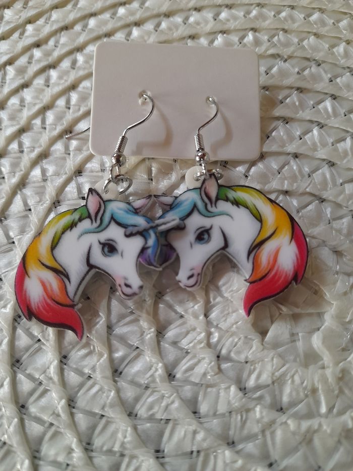 Paire de boucle d oreille licorne - photo numéro 2