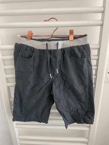 Short gris taille élastique garçon 8/9 ans 