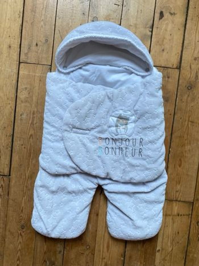 Nid de naissance en velours doux avec jambes, sécurité auto