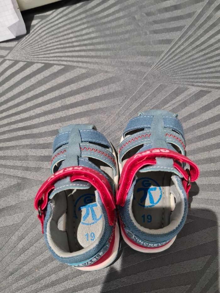 Sandale increvable porté 1 fois parfait état - photo numéro 3