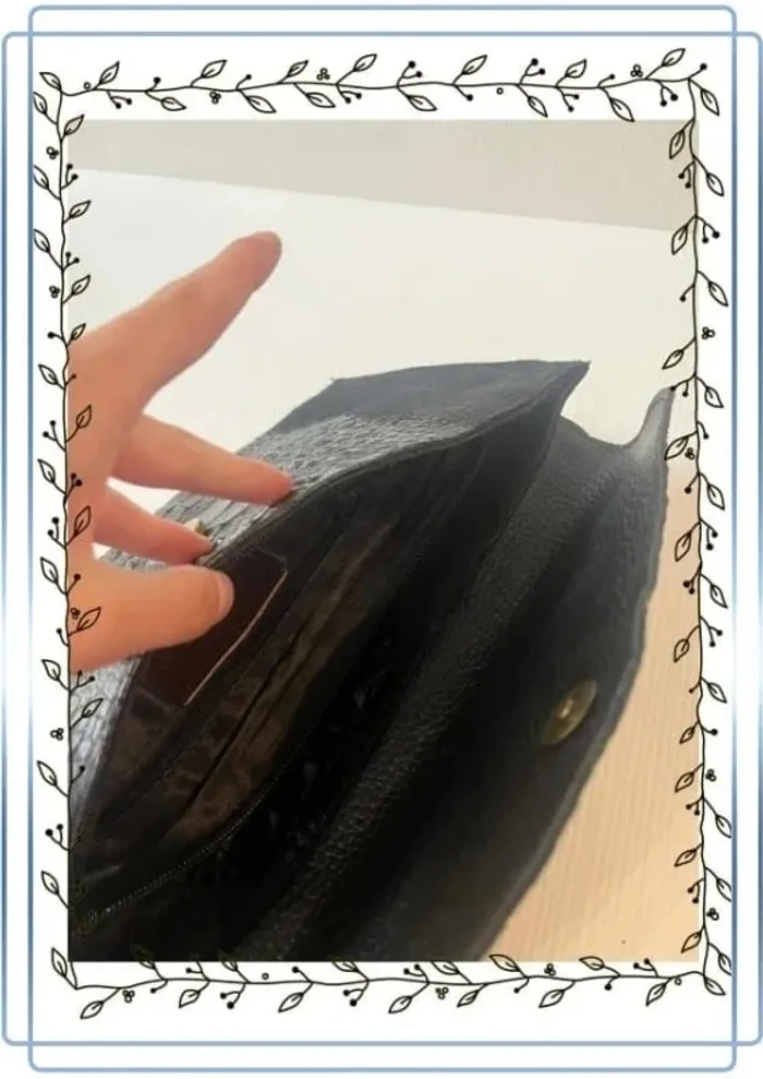 Sac à bandoulière noir en cuir, bon état mais il y'a quelques marques d'usures, 31x16cm - photo numéro 3
