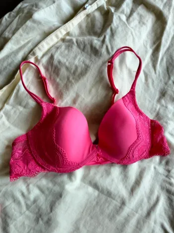 Soutien gorge neuf avec dentelle rose 90 B