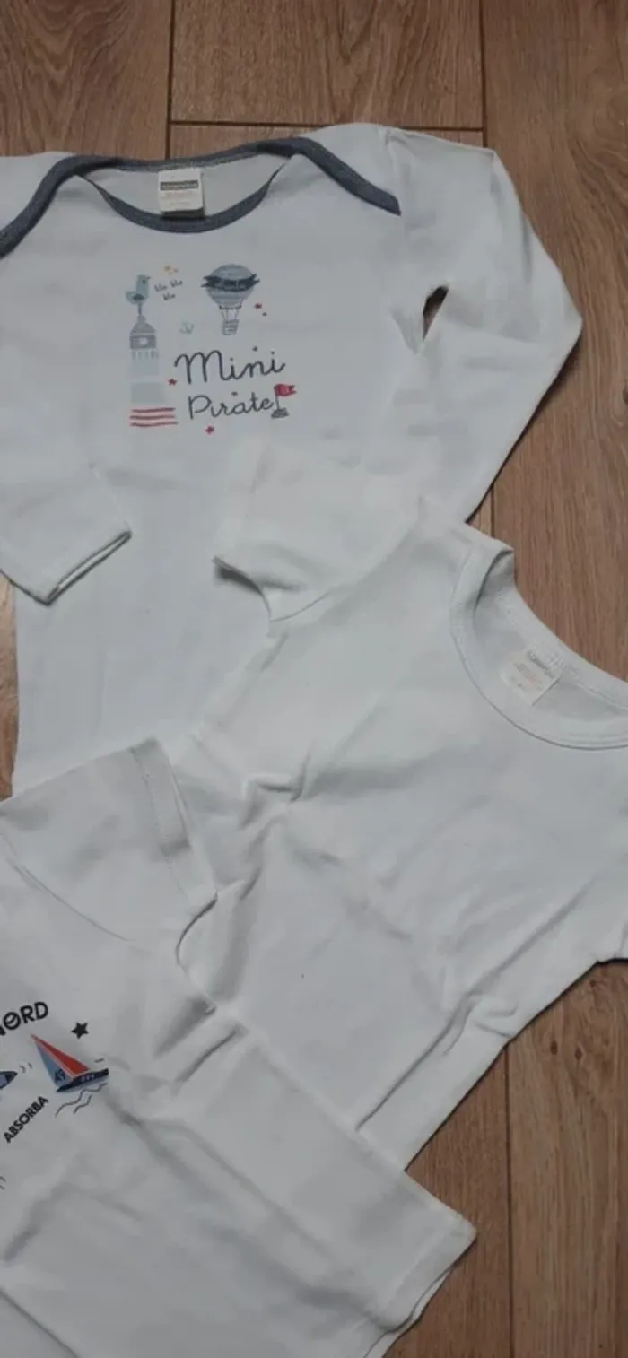 Lot de 3 hauts/ tee-shirts nuit absorba 3 ans en parfait état - photo numéro 2