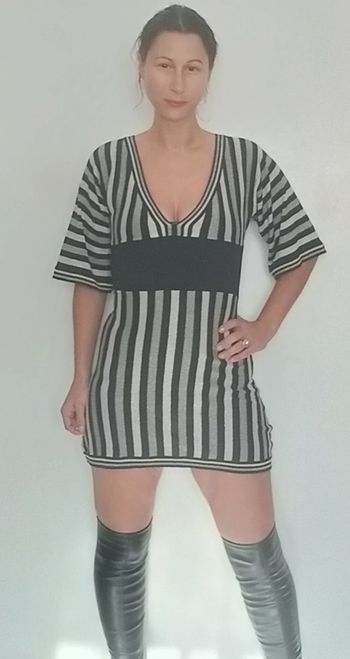 Robe décolletée rayée pailletée taille 38