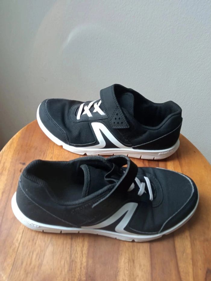 Baskets noire et blanche à scratch taille 38 EUR New Feel Flex Décathlon