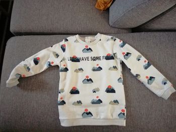 Sweat beige avec dessins 