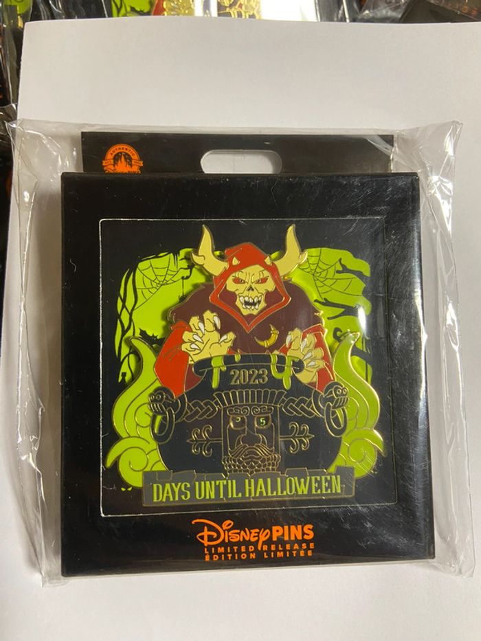 Pin's Disney Corned King Halloween Countdown Jumbo Pin édition limitée - photo numéro 2