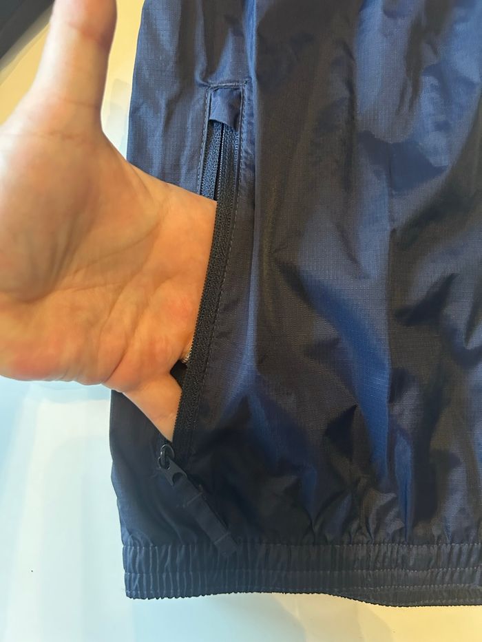 Veste de pluie imperméable très bon état pour garçon taille 6 ans couleur bleu marine - photo numéro 3