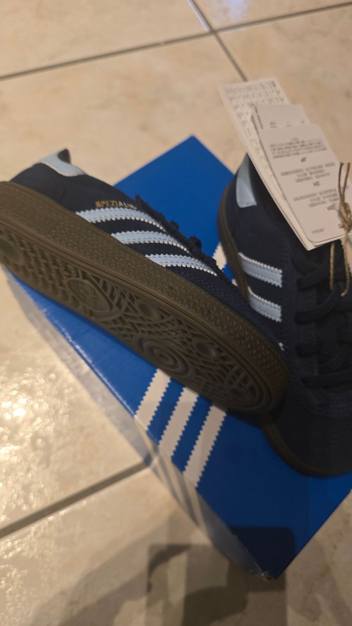 (Neuves non portées) 🏷🥰baskets adidas pointure 27(ferme)!🥰🤩 - photo numéro 7