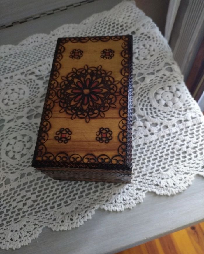 Coffre en bois artisanal - photo numéro 2