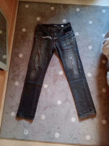 Jean homme 40 noir délavé troué c69