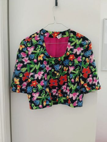 Veste légère manches 3/4 fleurs multicolores
