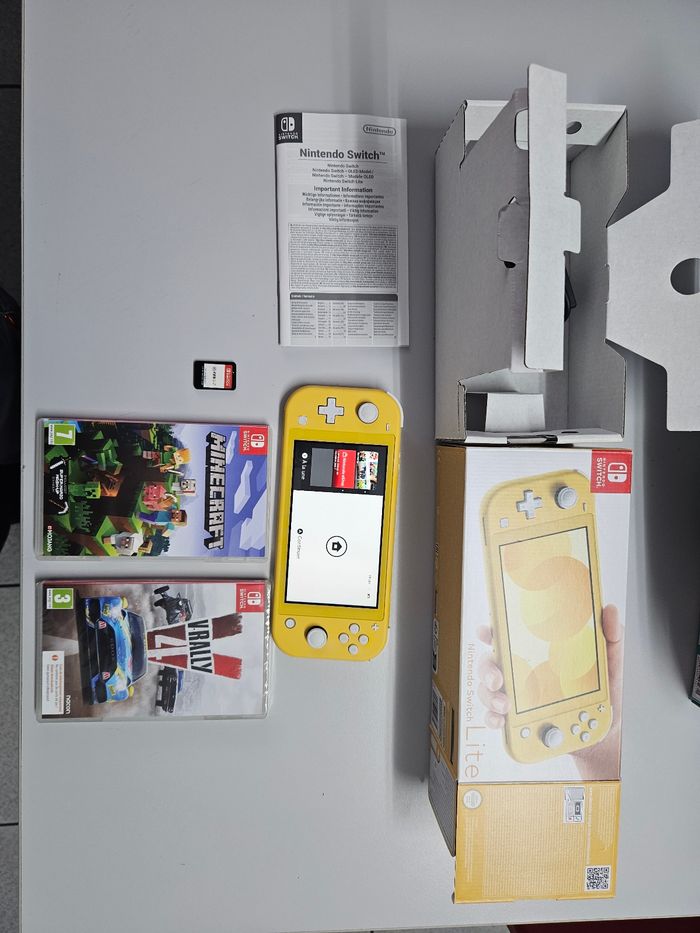 Nintendo switch lite jaune acheté en février - photo numéro 2