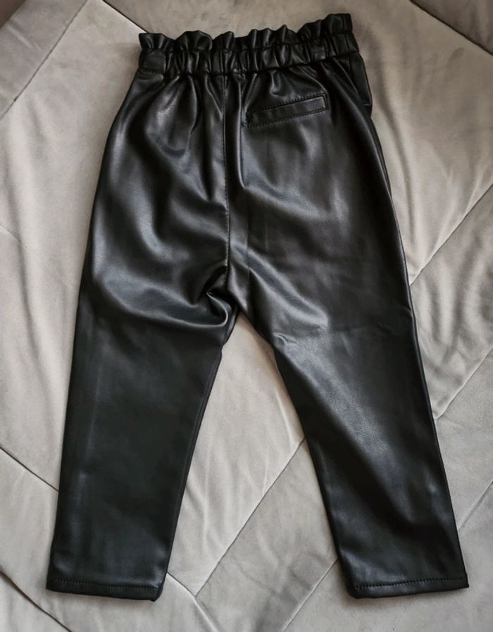 Pantalon chino simili cuir Zara - photo numéro 3
