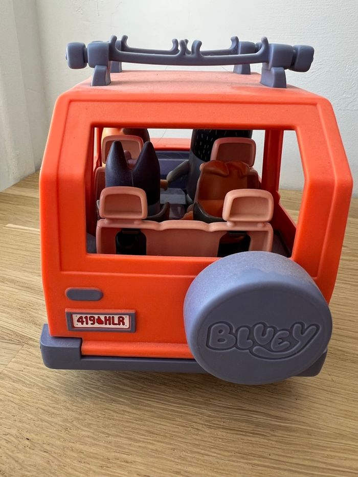 Voiture Bluey avec 4 personnages - photo numéro 2