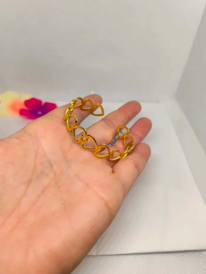 Bracelet manchette doré avec cœurs - photo numéro 7