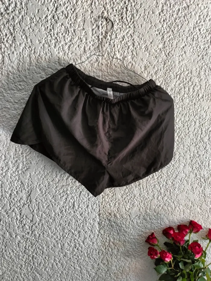 Short de sport a lacets noir T M