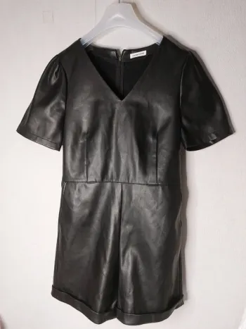 Combinaison noir imitation cuir "cache cache"