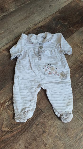 Très beau pyjamas Pomme framboise 3 mois en très bon état 👌