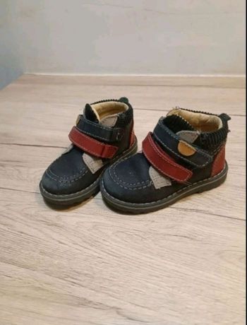 Chaussures à scratch en 21