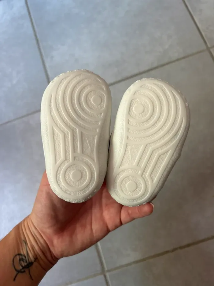 Baskets bébé Nike taille 17 - photo numéro 2