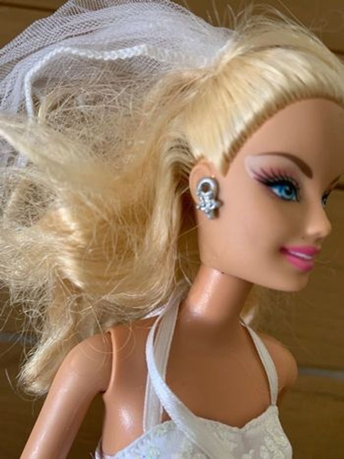 Superbe barbie mariée - photo numéro 5