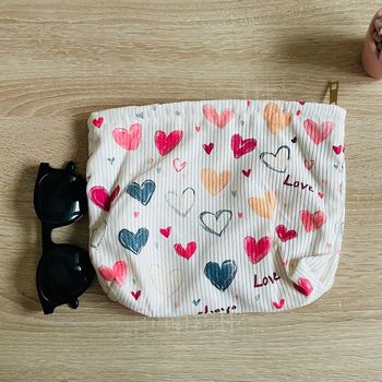 Pochette / trousse blanche à cœurs multicolores