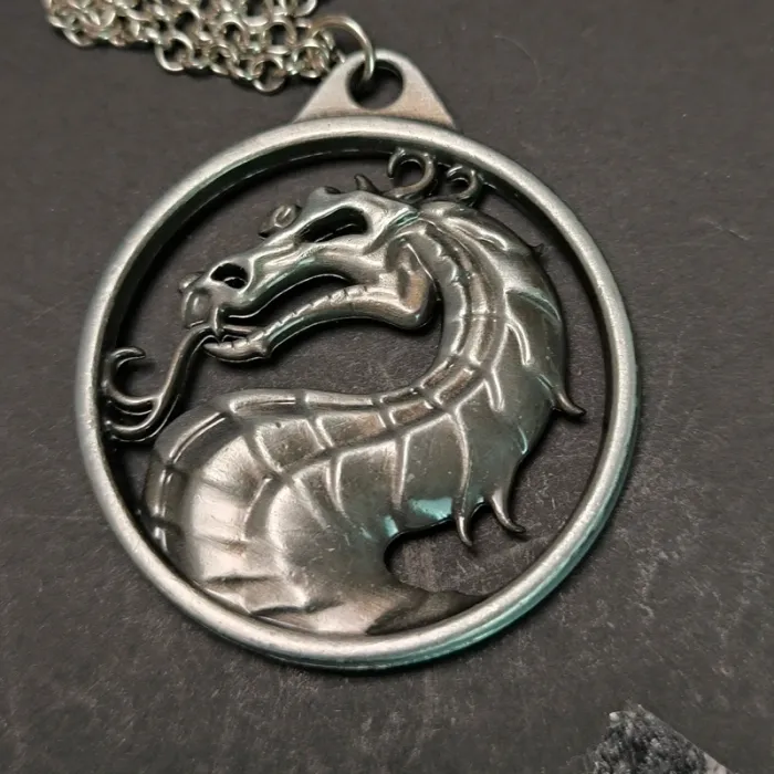 Collier mortal kombat