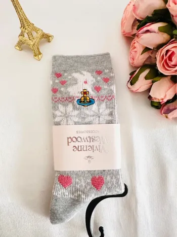 🐇Chaussettes Vivienne Westwood grises à motif lapin blanc, cœurs roses et flocons de neige
