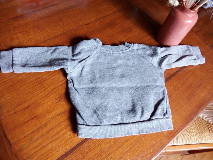 Sweat gris 6 mois - photo numéro 4