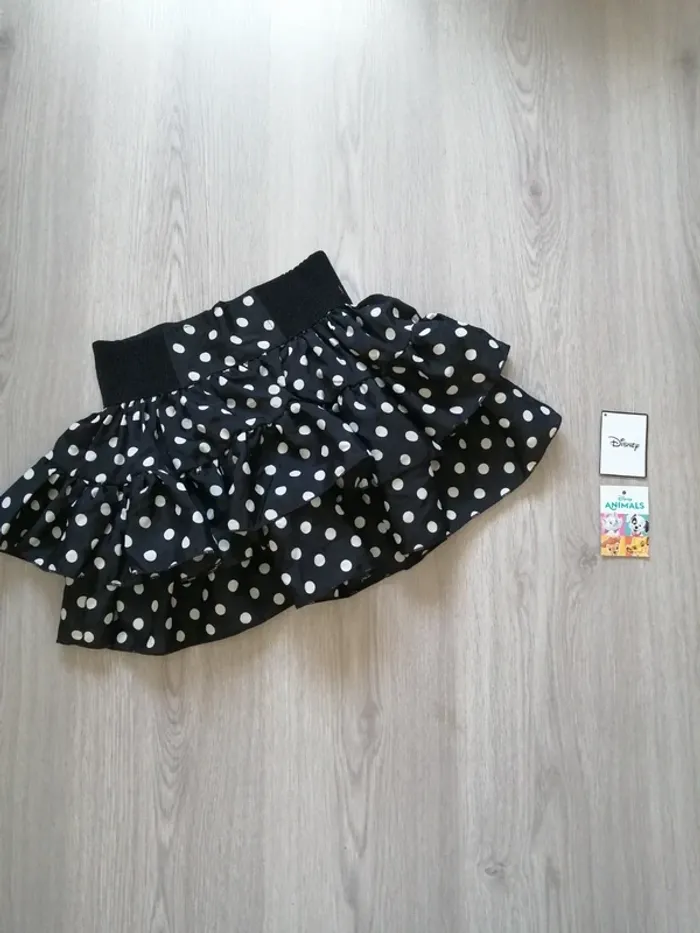 Jupe à volants noire à pois blancs élastique à la taille / pink gum / (9-10ans)