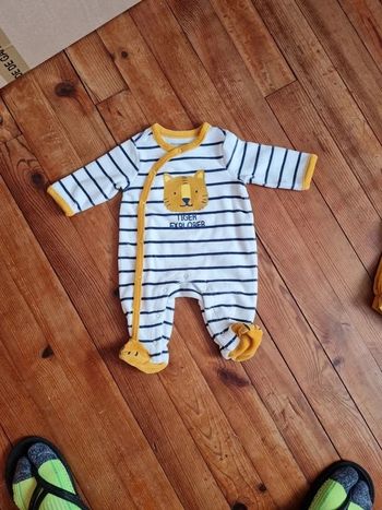 Pyjama orchestra taille 1 mois effet craqué sur les bandes c'est d'origine